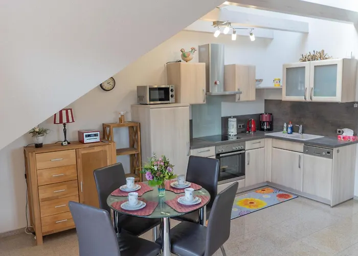 Inselblume 61 - Mit Balkon In Neue Tiefe Semesterbostad *